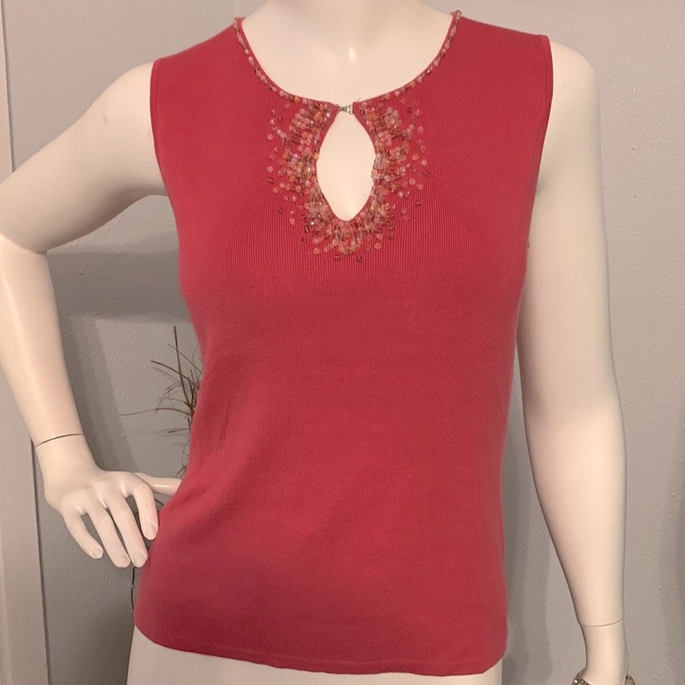 Beautiful blouse with very nice details at the front